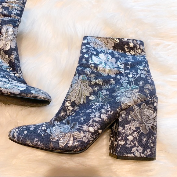 Merona Blue Silver Embroidered Floral Chunky Heel Ankle Boots 8.5 - Picture 2 of 6